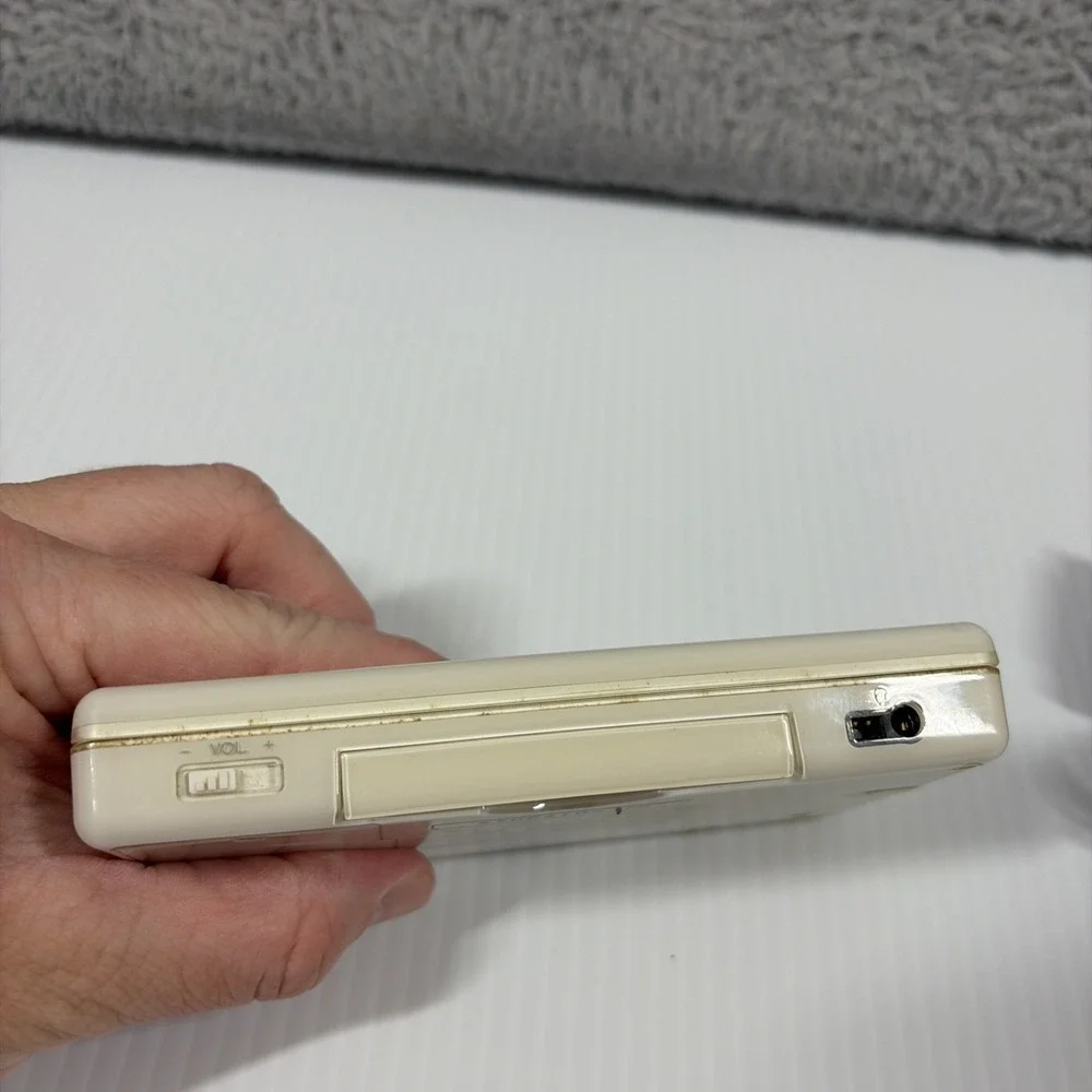 Nintendo DS Lite Handheld System - White USG-001 Charger Games Bundle Lot